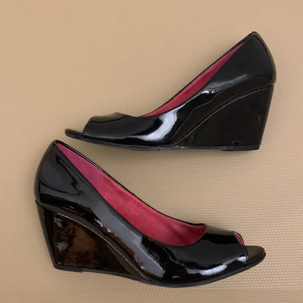 Chinese Laundry Patent Wedge Heels - Picture 2 of 6